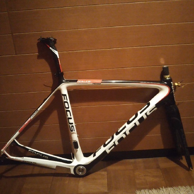 最前線の team izalco focus mサイズ シートポスト付 フレームセット