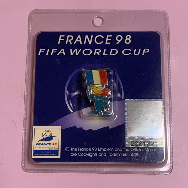 FIFAワールドカップ ピンバッジ スポーツ/アウトドアのサッカー/フットサル(記念品/関連グッズ)の商品写真