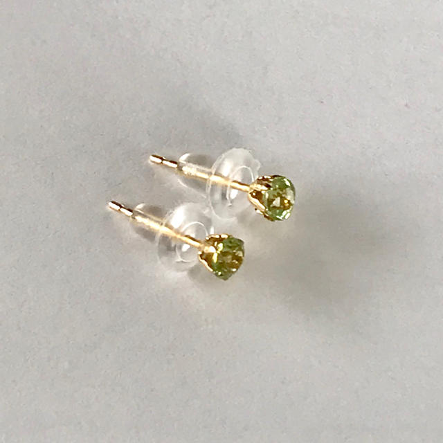 K18ピアス  ペリドット ピアス K18  ペリドットピアス