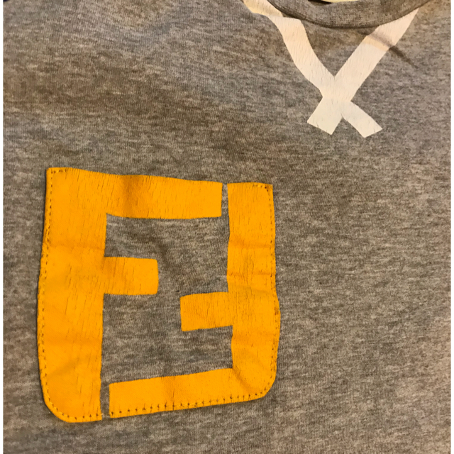 FENDI(フェンディ)のフェンディ  ロゴTシャツ　120 キッズ/ベビー/マタニティのキッズ服男の子用(90cm~)(Tシャツ/カットソー)の商品写真