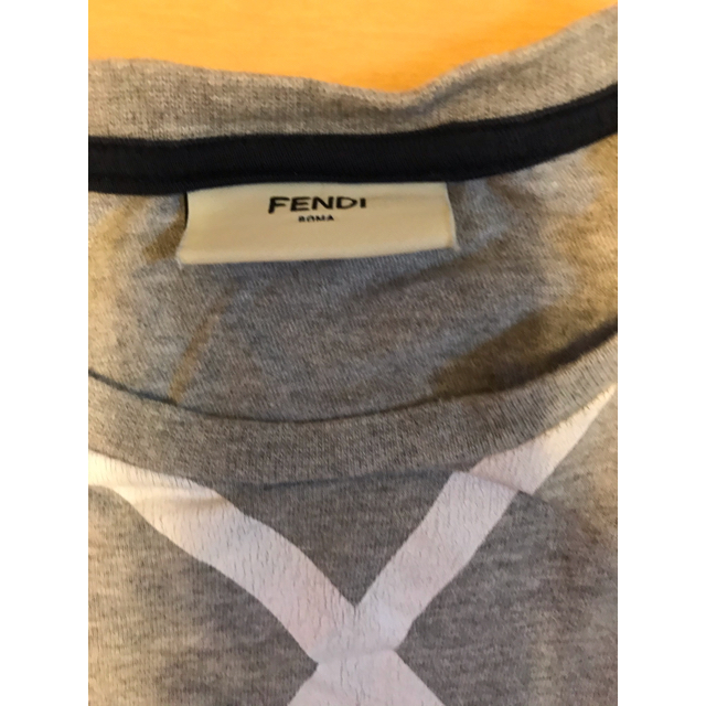 FENDI(フェンディ)のフェンディ  ロゴTシャツ　120 キッズ/ベビー/マタニティのキッズ服男の子用(90cm~)(Tシャツ/カットソー)の商品写真