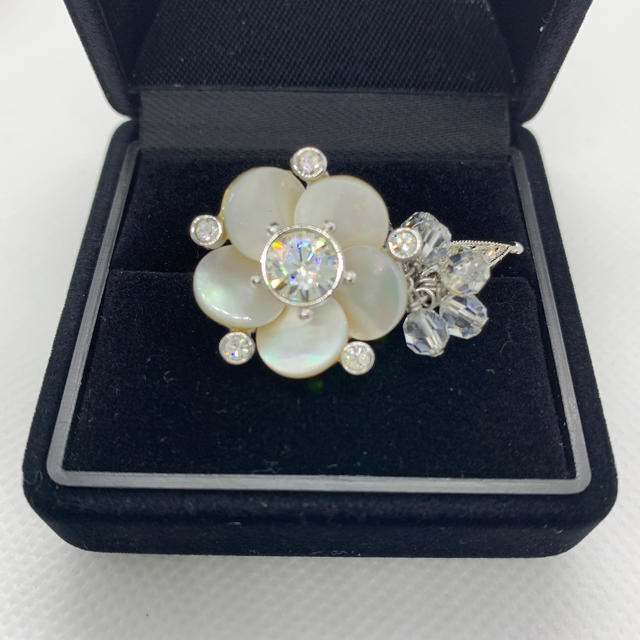 お花のリング   レディースのアクセサリー(リング(指輪))の商品写真