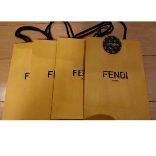 フェンディ(FENDI)のFENDI ショッパー 小(25×18)4枚 非売品マグネット付き(ショップ袋)