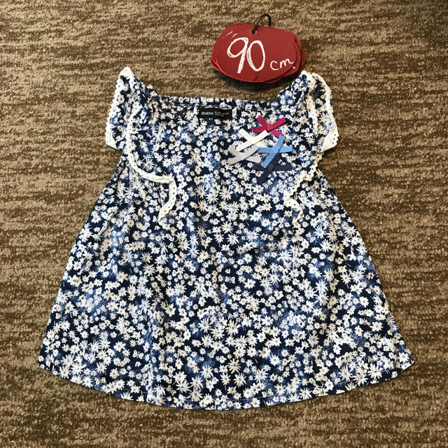 BeBe(ベベ)の美品‼︎ 90㎝　花柄チュニック キッズ/ベビー/マタニティのキッズ服女の子用(90cm~)(Tシャツ/カットソー)の商品写真