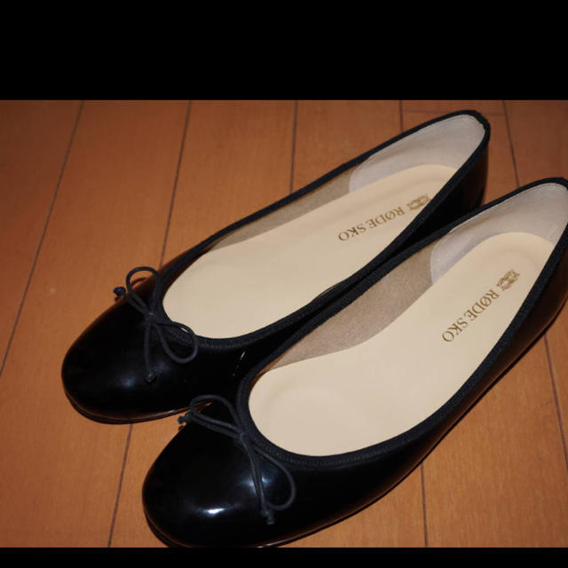 ....... RESEARCH(リサーチ)のアーバンリサーチ RODE SKO エナメルバレエシューズ  レディースの靴/シューズ(ハイヒール/パンプス)の商品写真