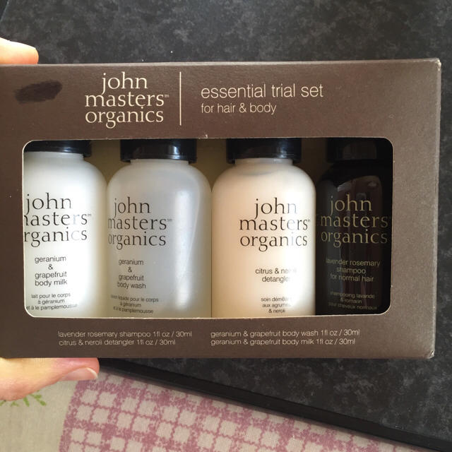 John Masters Organics(ジョンマスターオーガニック)のジョンマスターの4点セット コスメ/美容のキット/セット(サンプル/トライアルキット)の商品写真