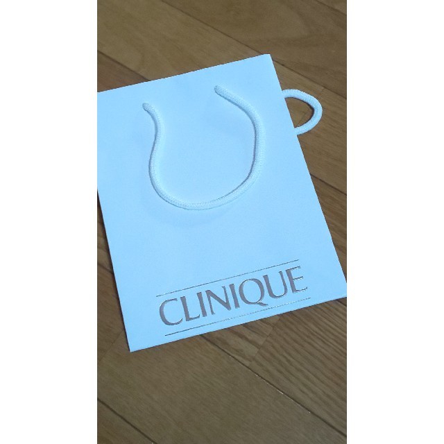 CLINIQUE(クリニーク)のCLINIQUE 紙袋 ❤️ レディースのバッグ(ショップ袋)の商品写真