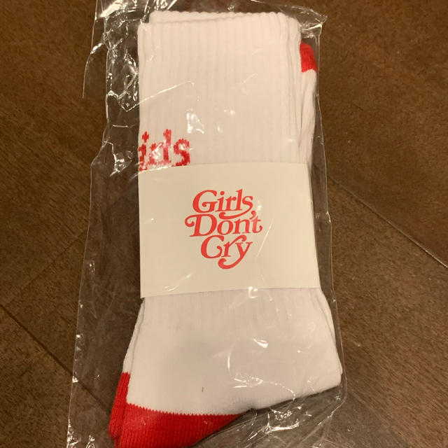 GDC(ジーディーシー)のGirls Don't Cry SOCKS 赤×白 フリーサイズ メンズのレッグウェア(ソックス)の商品写真