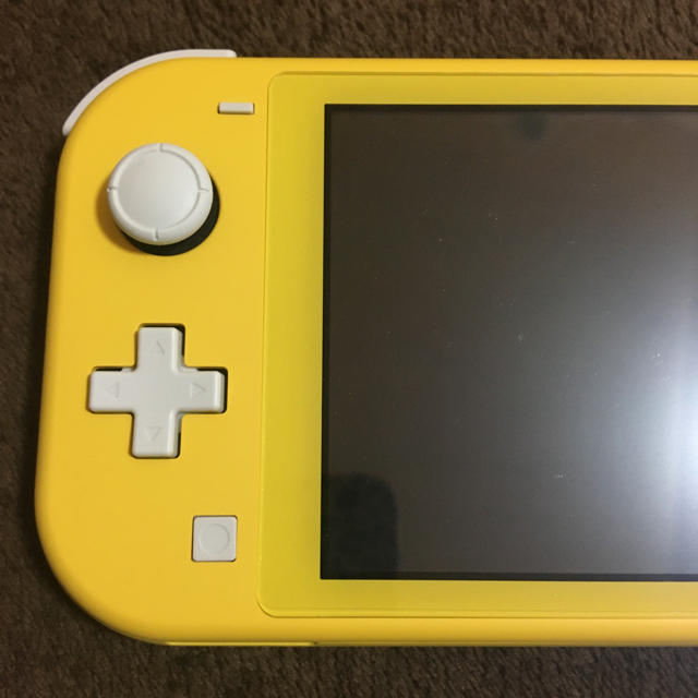 Nintendo Switch(ニンテンドースイッチ)のNintendo Switch Lite イエロー 美品 エンタメ/ホビーのゲームソフト/ゲーム機本体(家庭用ゲーム機本体)の商品写真