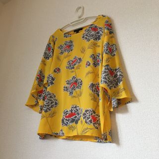 バナナリパブリック(Banana Republic)のBanana Republic 花柄トップス(シャツ/ブラウス(長袖/七分))