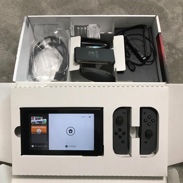 Nintendo Switch(ニンテンドースイッチ)の任天堂　Switch  エンタメ/ホビーのゲームソフト/ゲーム機本体(携帯用ゲーム機本体)の商品写真