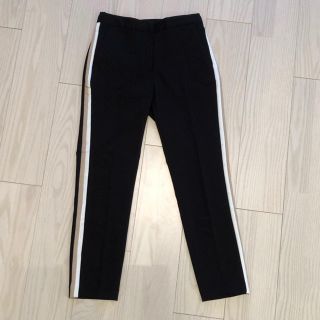 ザラ(ZARA)のZARA ラインパンツ　スラックス(カジュアルパンツ)