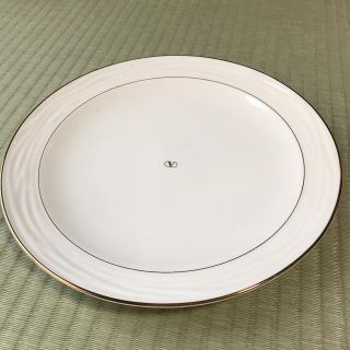 ヴァレンティノガラヴァーニ(valentino garavani)の美品！valentino garavani ホワイト プレート 大1枚(食器)