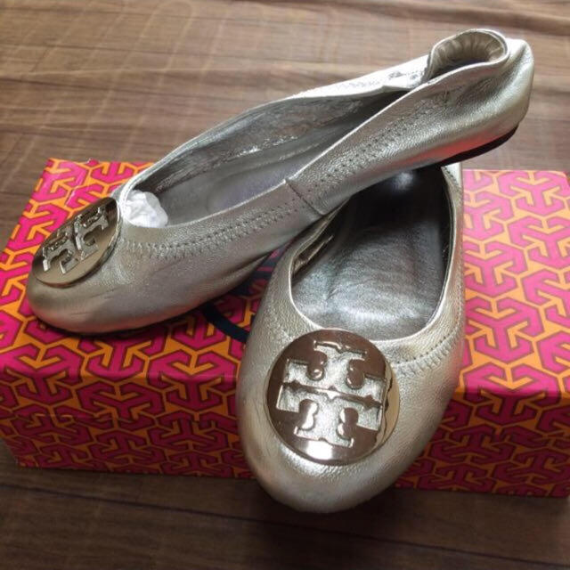 Tory Burch(トリーバーチ)のトリーバーチ☆シルバーフラットシューズ レディースの靴/シューズ(ハイヒール/パンプス)の商品写真