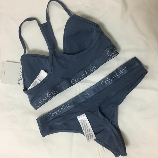 Calvin Klein(カルバンクライン)のCalvin Klein 新品　タグ付き　下着セット スポーツ/アウトドアのトレーニング/エクササイズ(ヨガ)の商品写真