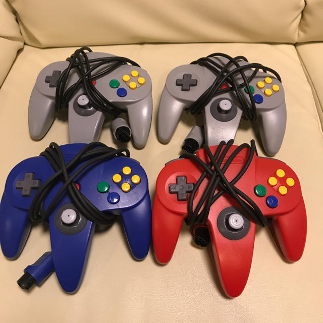 NINTENDO 64(ニンテンドウ64)の任天堂64 本体　カセット20こ　コントローラー4こ エンタメ/ホビーのゲームソフト/ゲーム機本体(家庭用ゲーム機本体)の商品写真