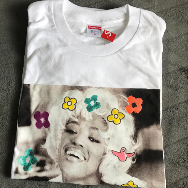 Supreme(シュプリーム)のSupreme Naomi Tee メンズのトップス(Tシャツ/カットソー(半袖/袖なし))の商品写真