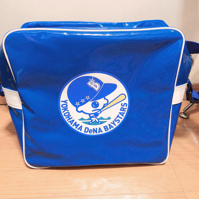 横浜DeNAベイスターズ(ヨコハマディーエヌエーベイスターズ)のエナメルバッグ&長袖フリースセット メンズのバッグ(ショルダーバッグ)の商品写真