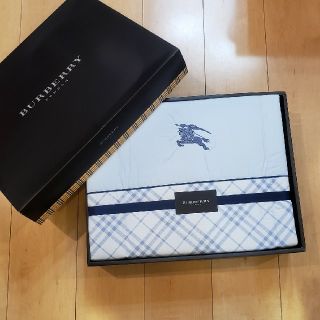 バーバリー(BURBERRY)の【専用】【新品】BURBERRY 羽毛肌掛け布団  (布団)