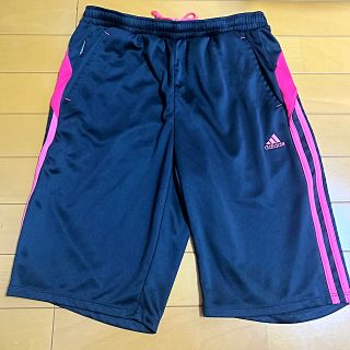 アディダス(adidas)のズボン(ハーフパンツ)