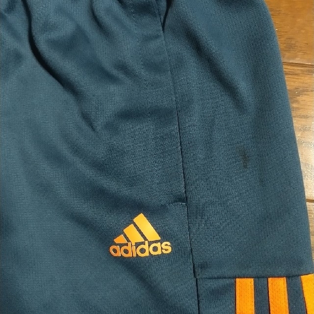 adidas(アディダス)のアディダス ハーフパンツ ジャージ 130 キッズ/ベビー/マタニティのキッズ服男の子用(90cm~)(パンツ/スパッツ)の商品写真