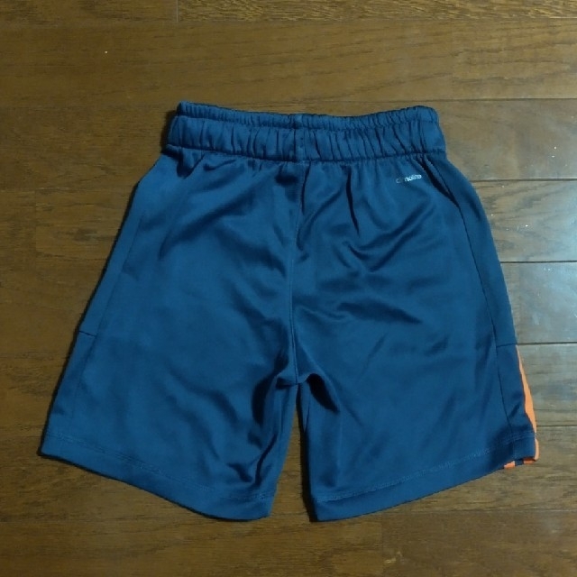 adidas(アディダス)のアディダス ハーフパンツ ジャージ 130 キッズ/ベビー/マタニティのキッズ服男の子用(90cm~)(パンツ/スパッツ)の商品写真