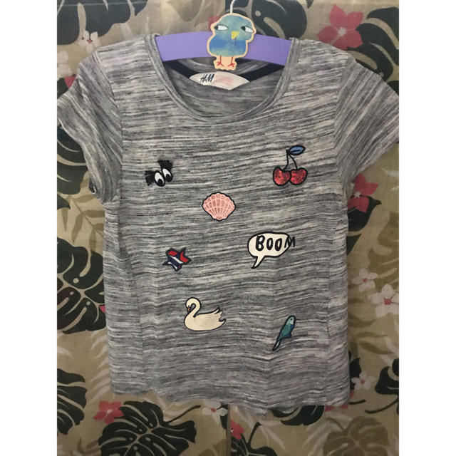 H&H(エイチアンドエイチ)のH&M☆ワッペンTシャツ‼️ キッズ/ベビー/マタニティのキッズ服女の子用(90cm~)(Tシャツ/カットソー)の商品写真