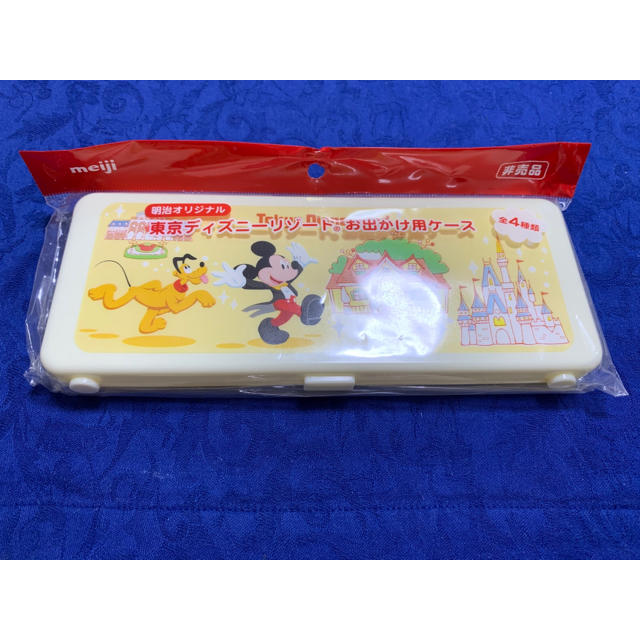 Disney(ディズニー)の明治オリジナル　東京ディズニーリゾート　お出かけ用ケース　らくらくキューブ キッズ/ベビー/マタニティの授乳/お食事用品(その他)の商品写真