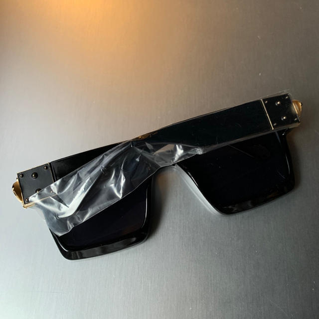OFF-WHITE(オフホワイト)のヴァージルアブロー ミリオネア レプリカサングラス オフホワイト LV ブラック メンズのファッション小物(サングラス/メガネ)の商品写真