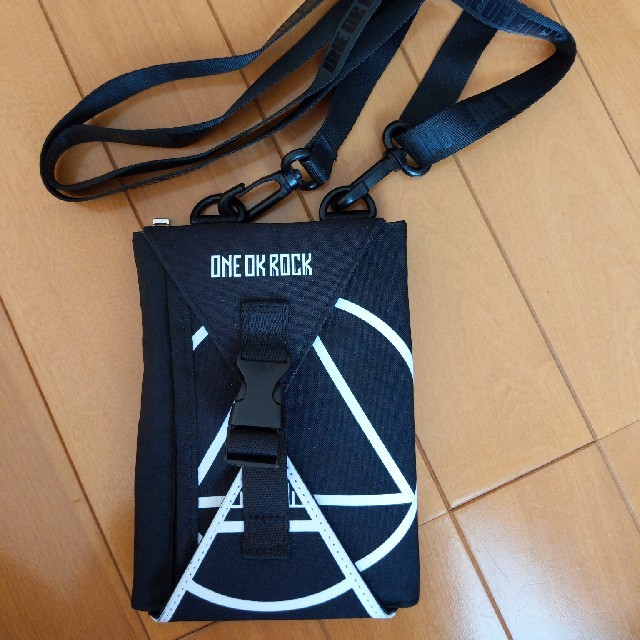 ONE OK ROCK(ワンオクロック)のワンオクロック　渚園　ライブ　ケース　スマホポーチ エンタメ/ホビーのタレントグッズ(ミュージシャン)の商品写真