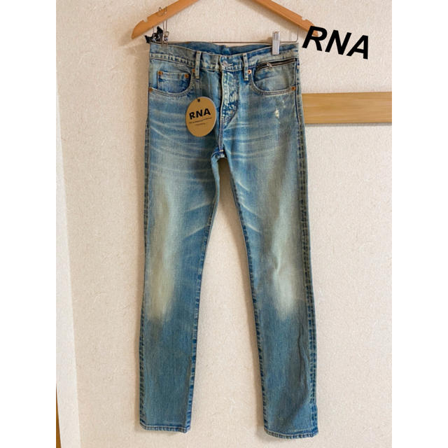 RNA(アールエヌエー)の新品　RNA レディース　デニムストレッチルーズスリム　デニムパンツ　ジーンズ レディースのパンツ(デニム/ジーンズ)の商品写真