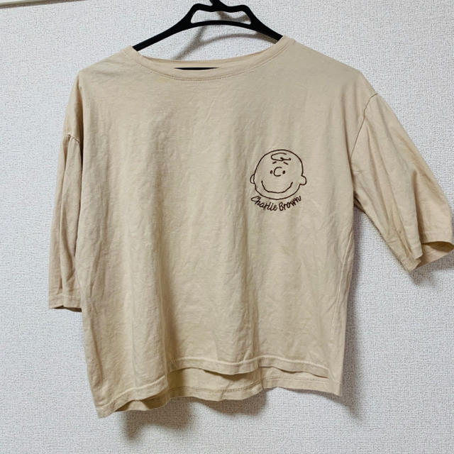 SNOOPY(スヌーピー)のチャーリーブラウン　刺繍　Tシャツ レディースのトップス(Tシャツ(半袖/袖なし))の商品写真