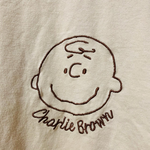 SNOOPY(スヌーピー)のチャーリーブラウン　刺繍　Tシャツ レディースのトップス(Tシャツ(半袖/袖なし))の商品写真