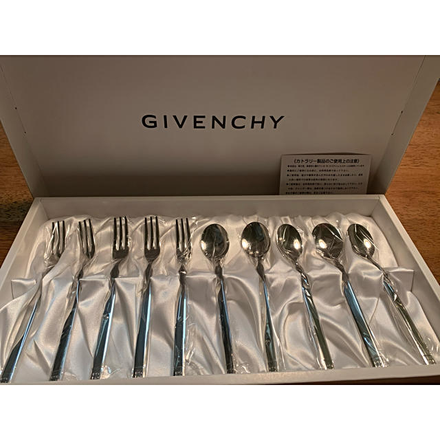 GIVENCHY(ジバンシィ)のGIVENCHYデザート用スプーン　ナイフセット インテリア/住まい/日用品のキッチン/食器(カトラリー/箸)の商品写真