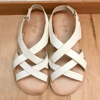 ザラキッズ(ZARA KIDS)のZARA  girls ホワイト　レザー　サンダル　18.3cm(サンダル)