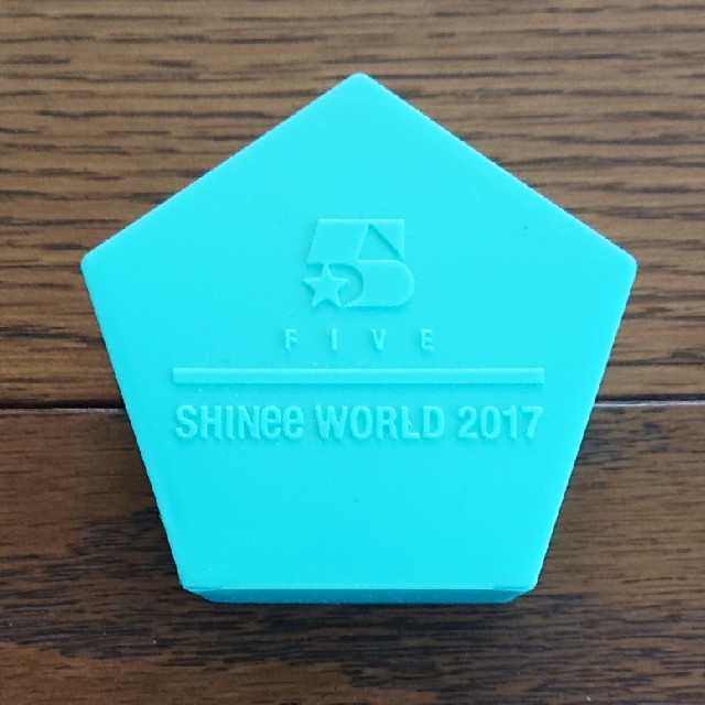 【公式】SHINee グッズ ２点セット エンタメ/ホビーのCD(K-POP/アジア)の商品写真