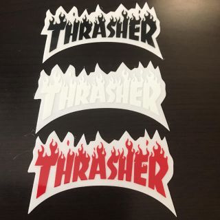 スラッシャー(THRASHER)の【縦4.7cm横8.2cm】THRASHER ファイアーロゴステッカー　１枚(スケートボード)