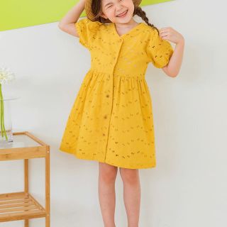 プチバトー(PETIT BATEAU)の【新品】パンチングボタンワンピース/イエロー/110cm(ワンピース)