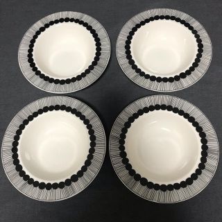 マリメッコ(marimekko)のマリメッコ  シイルトラプータルハ　ディーププレート　新品未使用　4点セット(食器)