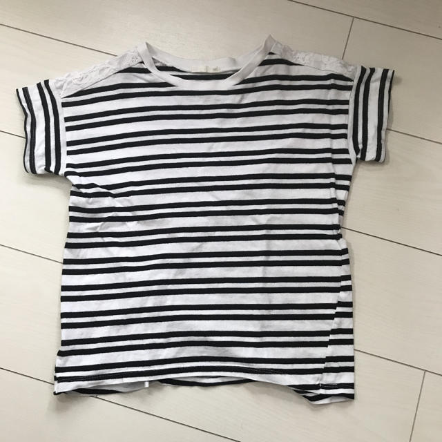 GU(ジーユー)の【最終値下げ】GU  レース付きボーダー半袖Tシャツ　140cm キッズ/ベビー/マタニティのキッズ服女の子用(90cm~)(Tシャツ/カットソー)の商品写真