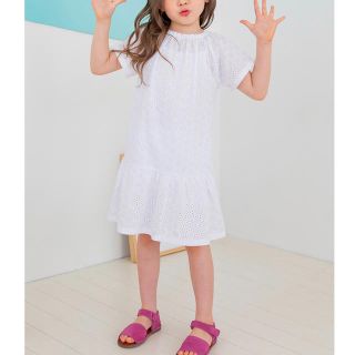 プチバトー(PETIT BATEAU)の【新品】ギャザーネックパンチングワンピース 110cm/ホワイト(ワンピース)