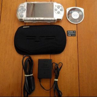 プレイステーションポータブル(PlayStation Portable)のPSP3000 シルバー(携帯用ゲーム機本体)