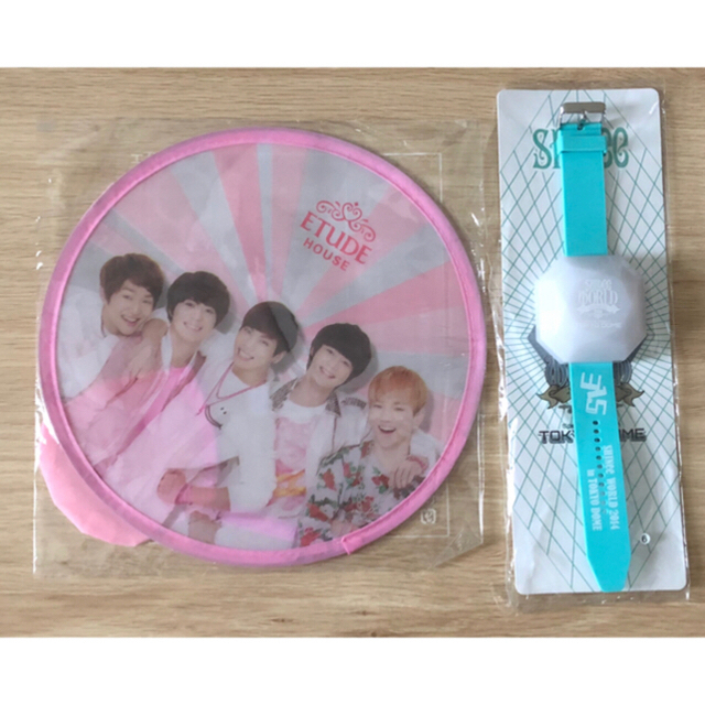 SHINee(シャイニー)のSHINee うちわ  ETUDE HOUSE (非売品) ペンラ エンタメ/ホビーのCD(K-POP/アジア)の商品写真