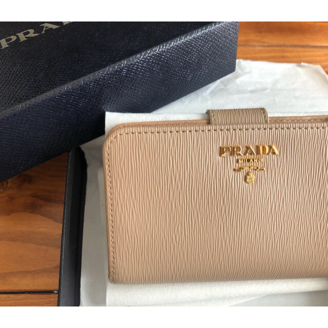 新品未使用 PRADA プラダ ピンクベージュ ウォレット 財布 折りたたみ