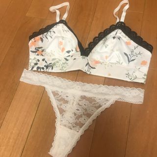 エイチアンドエム(H&M)のH&M ブラレットのみ(ブラ&ショーツセット)