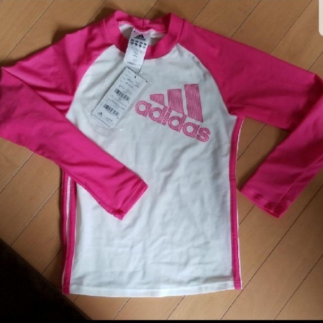 adidas(アディダス)の～値下げ～☆新品☆adidas　ラッシュガード キッズ/ベビー/マタニティのキッズ服女の子用(90cm~)(水着)の商品写真