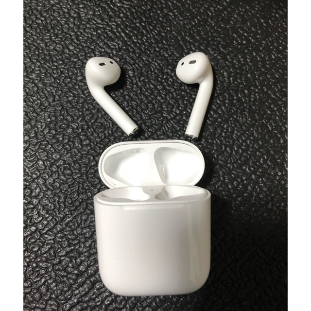 Apple(アップル)のヨウイチ様専用　AirPods スマホ/家電/カメラのオーディオ機器(ヘッドフォン/イヤフォン)の商品写真