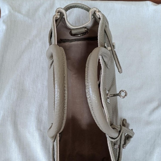 芦屋セレクト購入☆上質なシボ革のバッグ☆グレージュ♪レザー　ハンド　ショルダー レディースのバッグ(ショルダーバッグ)の商品写真
