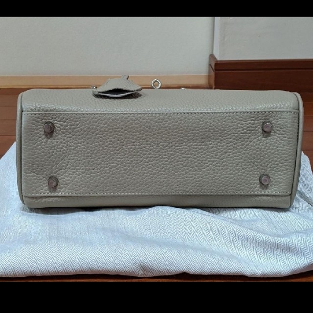 芦屋セレクト購入☆上質なシボ革のバッグ☆グレージュ♪レザー　ハンド　ショルダー レディースのバッグ(ショルダーバッグ)の商品写真