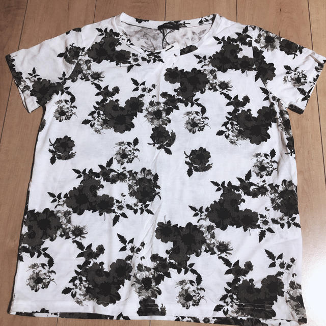 MURUA(ムルーア)のMURUA花柄Tシャツ レディースのトップス(Tシャツ(半袖/袖なし))の商品写真